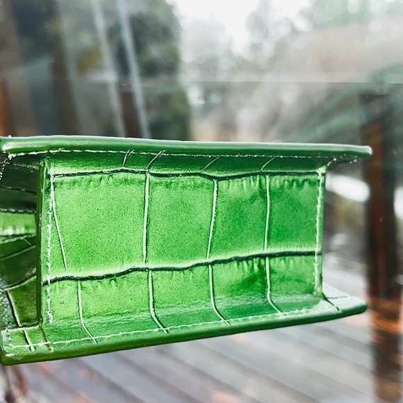 Jacquemus: Mini Croc Green Bag with Crossbody Strap - Picture 12 of 16